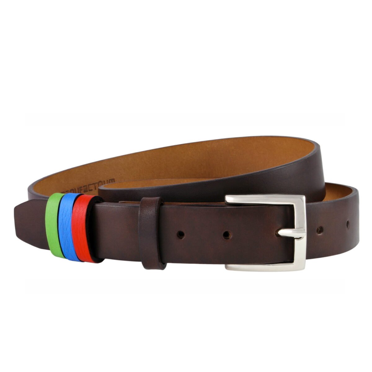 CEINTURE GERIKOLOR COGNAC 3CM, une ceinture en cuir marron avec une boucle argentée et trois passants colorés en vert, bleu et rouge.