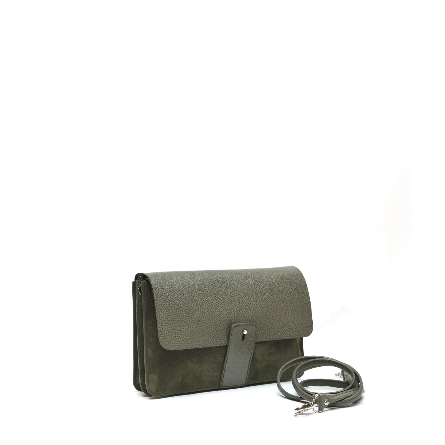 Sac bandoulière en cuir gris avec bandoulière amovible, présenté sur un fond blanc.