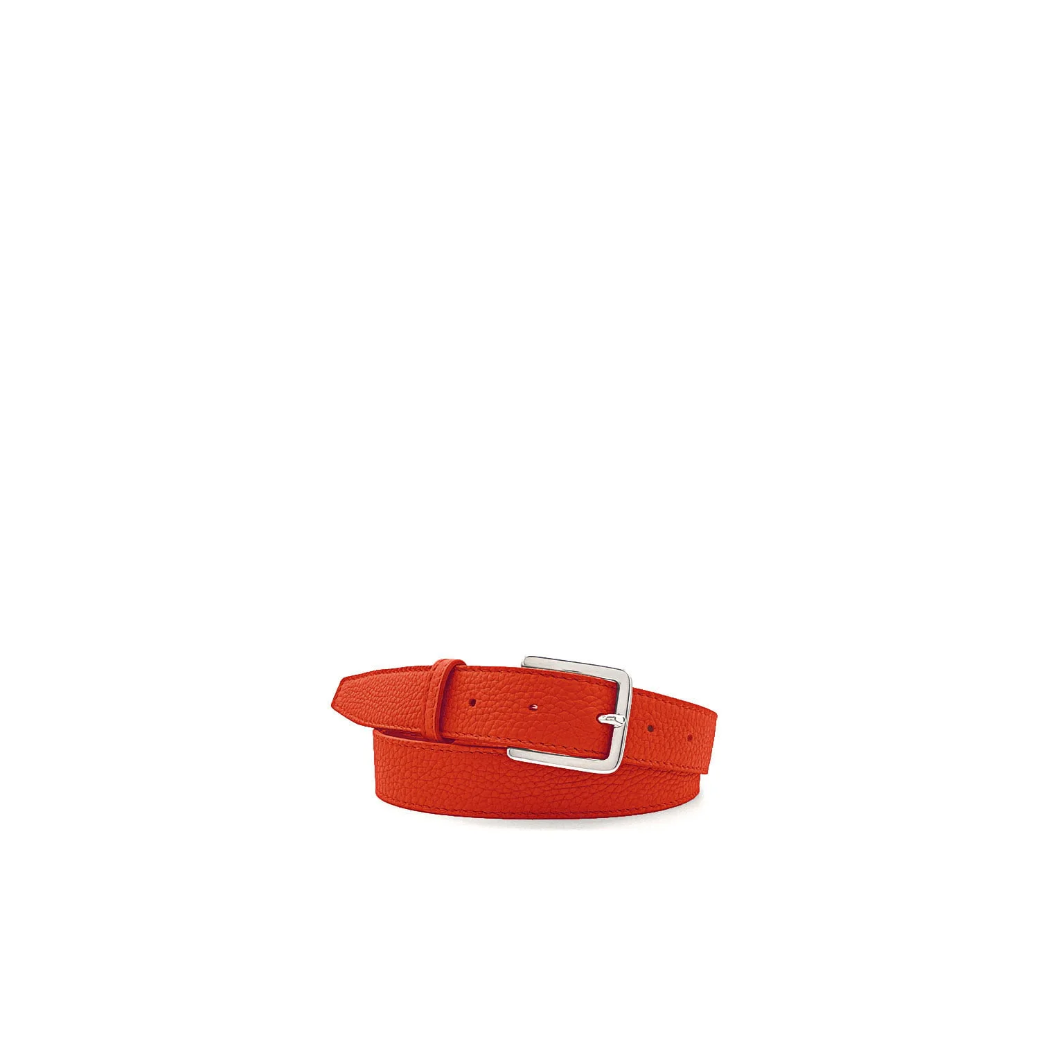 Une ceinture en cuir orange avec une boucle argentée, soigneusement enroulée.