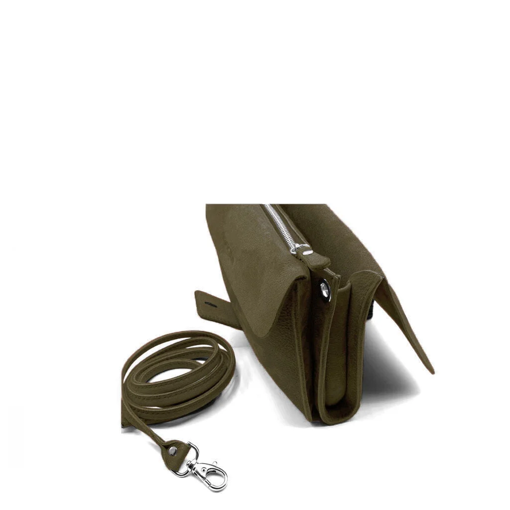 Le LOU Nubuck, un sac bandoulière en daim vert doté d'une fermeture éclair argentée, d'une bandoulière réglable et d'un fermoir en métal, se détache sur un fond blanc.