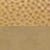 Vue rapprochée d'un motif en nid d'abeille au-dessus d'une surface unie et texturée, présentant des textures et des couleurs contrastées.