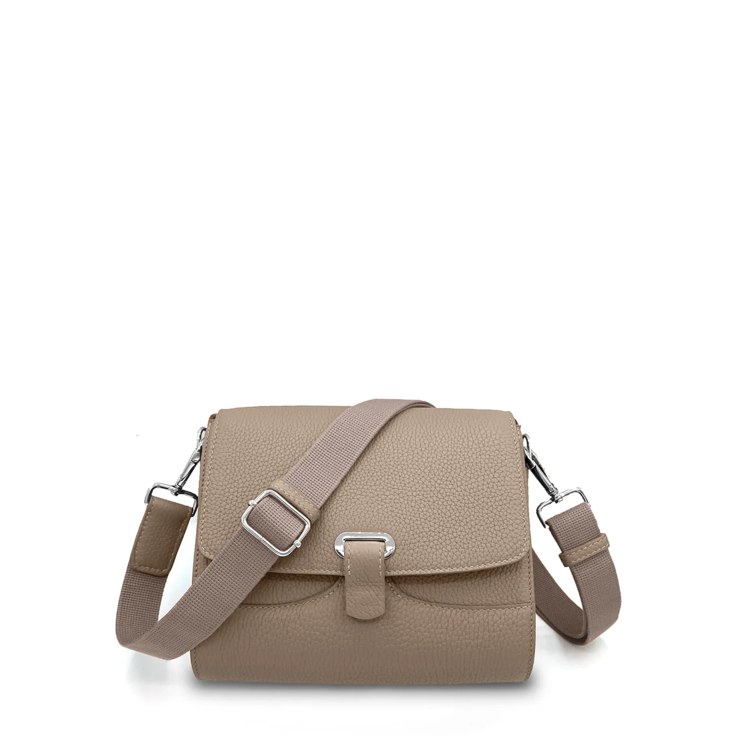 Sac à main en cuir beige avec fermeture à rabat et bandoulière réglable, isolé sur fond blanc.