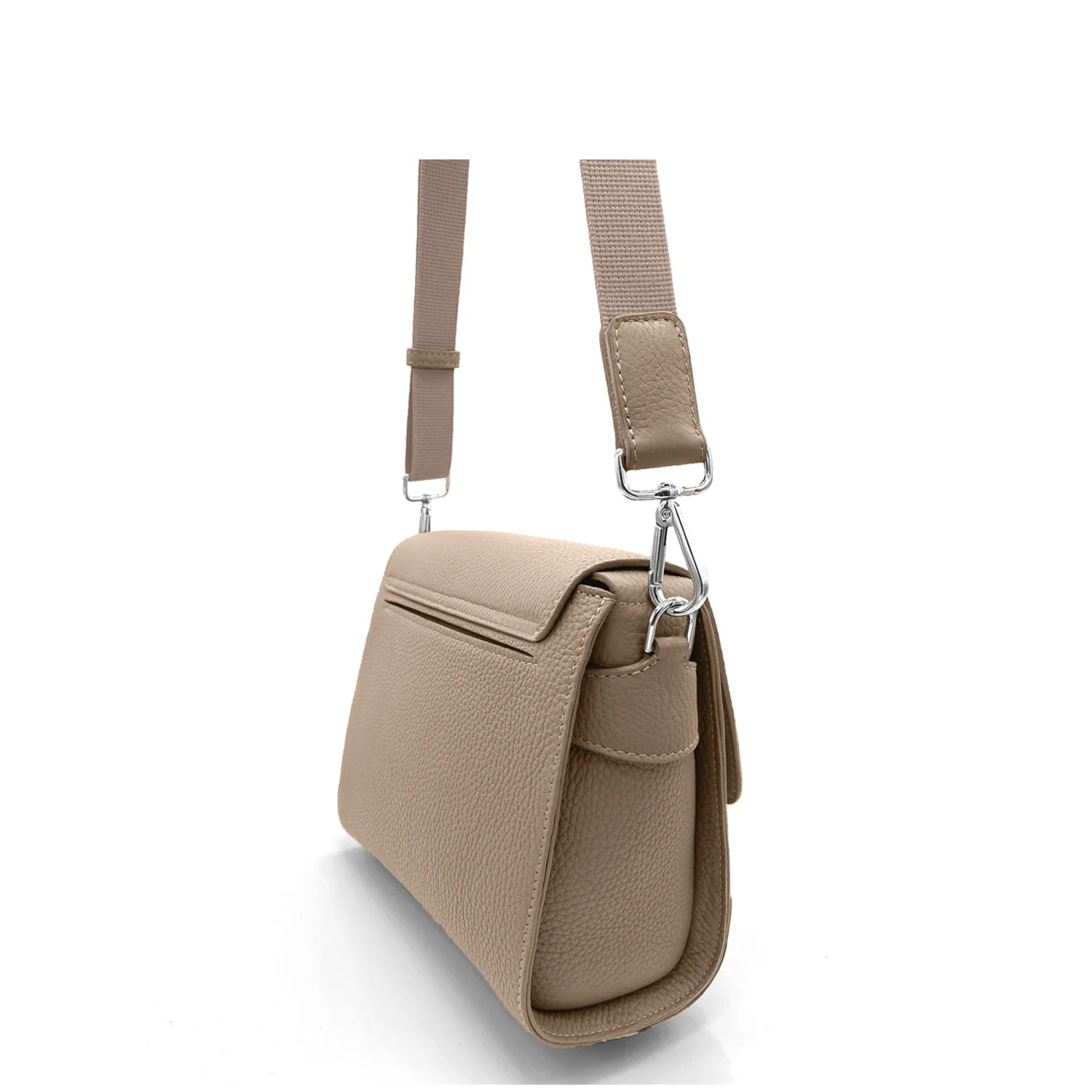 Sac à main en cuir beige de forme rectangulaire avec bandoulière réglable.