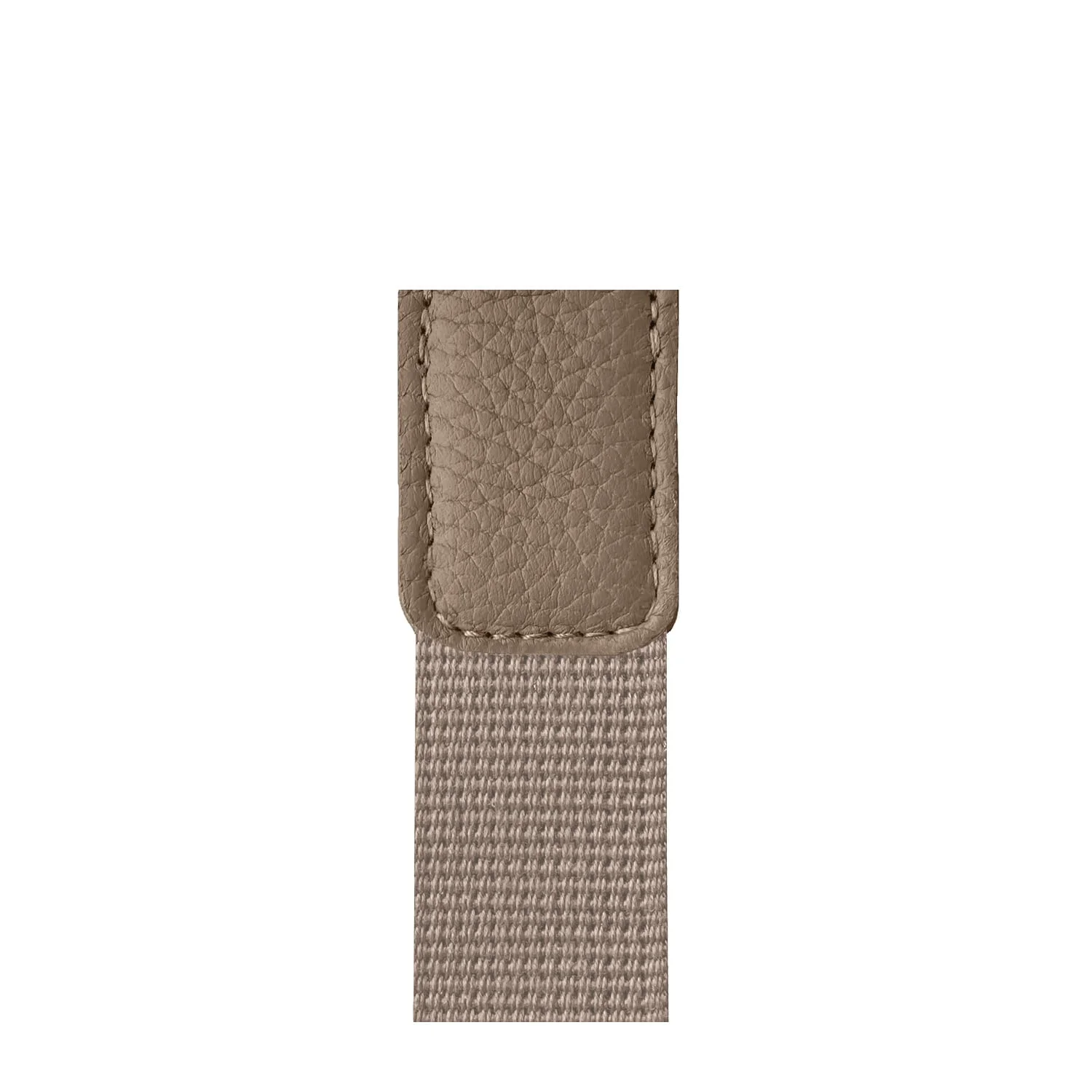 Gros plan d'un bracelet en tissu texturé beige avec un accent en cuir à une extrémité, sur un fond blanc.
