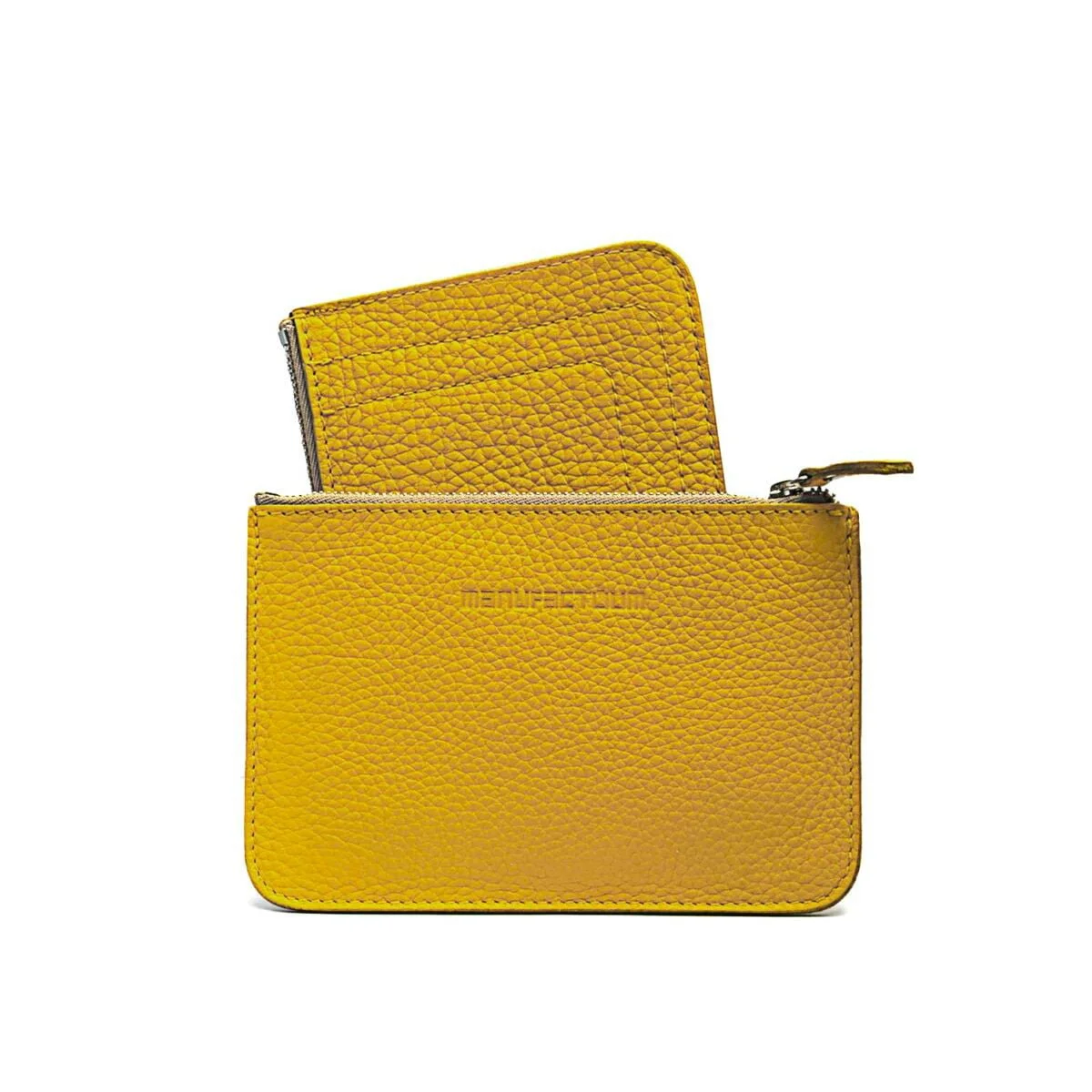 Portefeuille en cuir jaune avec un porte-cartes partiellement inséré, présentant une texture galet et une fermeture à glissière.