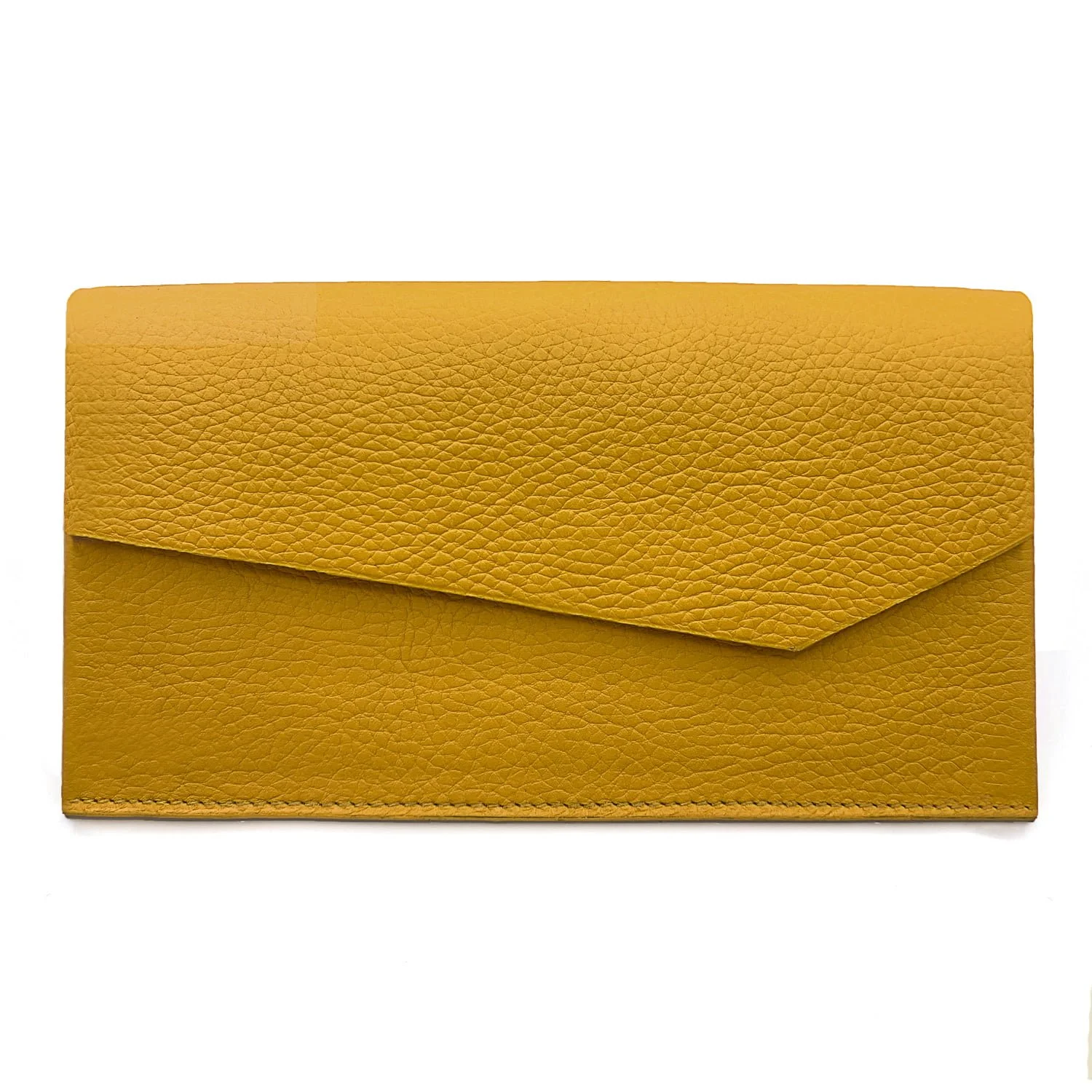 Pochette en cuir texturé jaune de style enveloppe avec rabat plié.