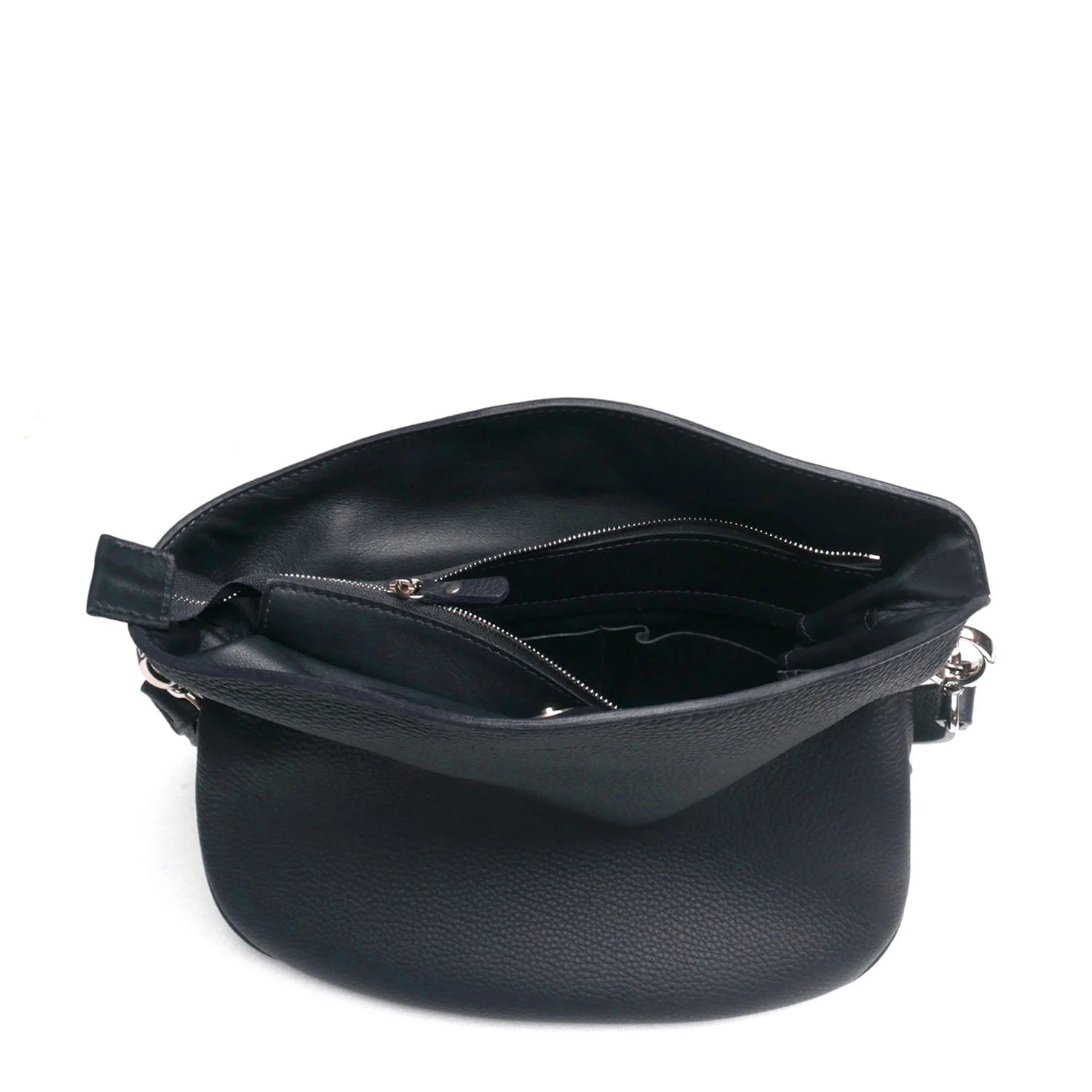 Sac à main ouvert en cuir noir présentant des poches intérieures et un compartiment zippé.