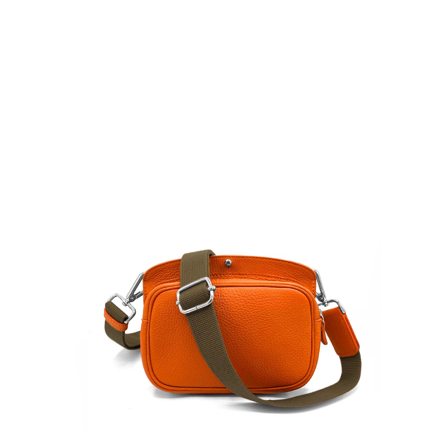 Sac bandoulière en cuir orange avec une bandoulière réglable marron et du matériel argenté.