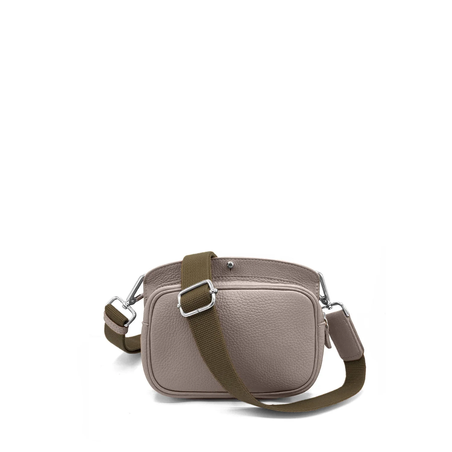 Un sac à bandoulière beige avec une bandoulière réglable verte et des boucles argentées sur un fond blanc uni.