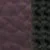 Gros plan de deux textures différentes côte à côte : cuir marron avec un motif matelassé à gauche et matériau foncé et alvéolé à droite.