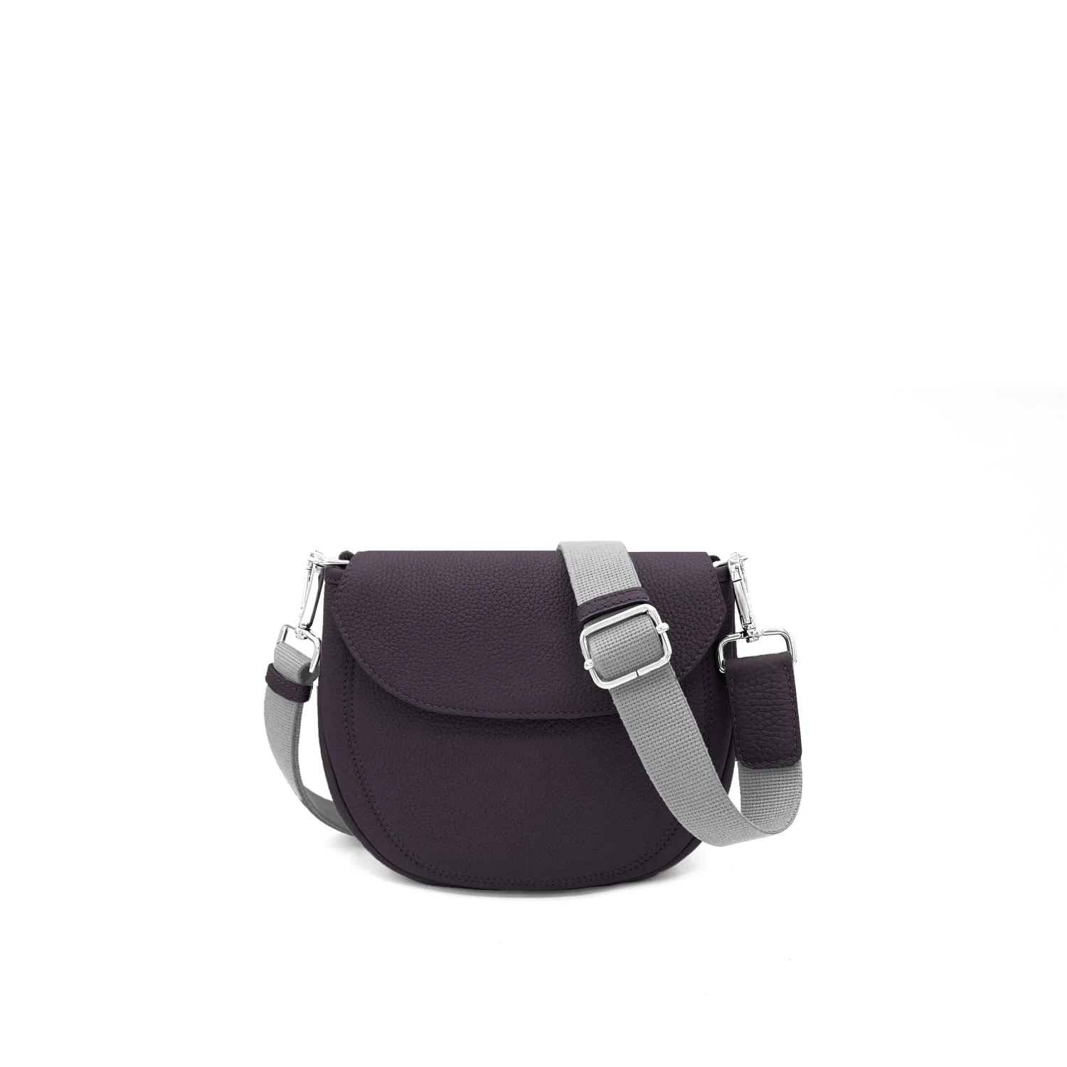 Le sac bandoulière noir MIA Sangle présente une fermeture à rabat saisissante et une bandoulière grise réglable, le tout sur un fond blanc uni. Ajoutez une touche d'élégance avec le détail bleu-sangle-perle qui rehausse son design intemporel.