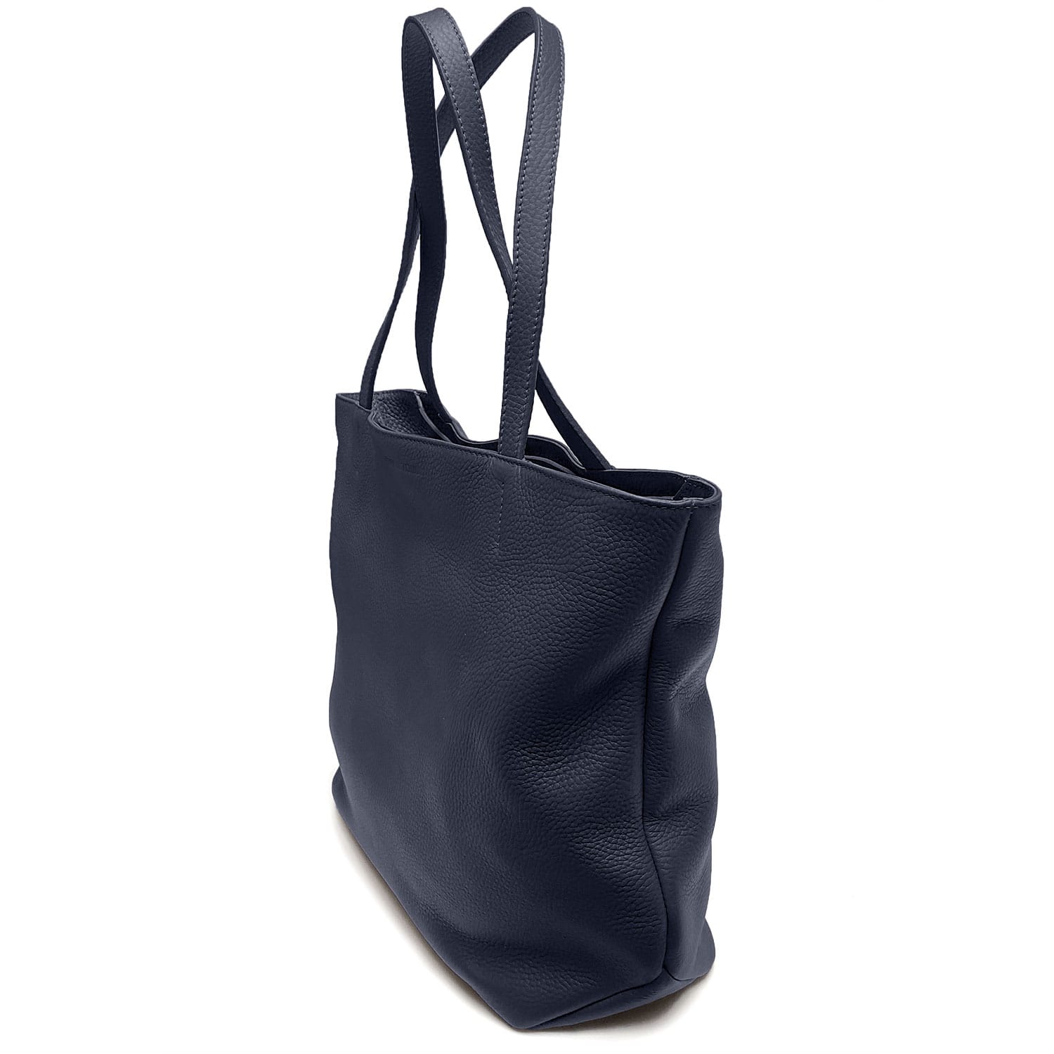 Un sac fourre-tout en cuir noir avec deux poignées, debout et légèrement incliné hors de la vue.