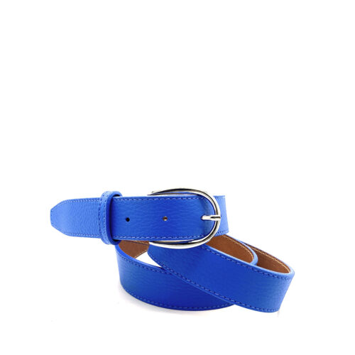 Ceinture en cuir grainé bleu avec une boucle argentée ovale couleur argent.